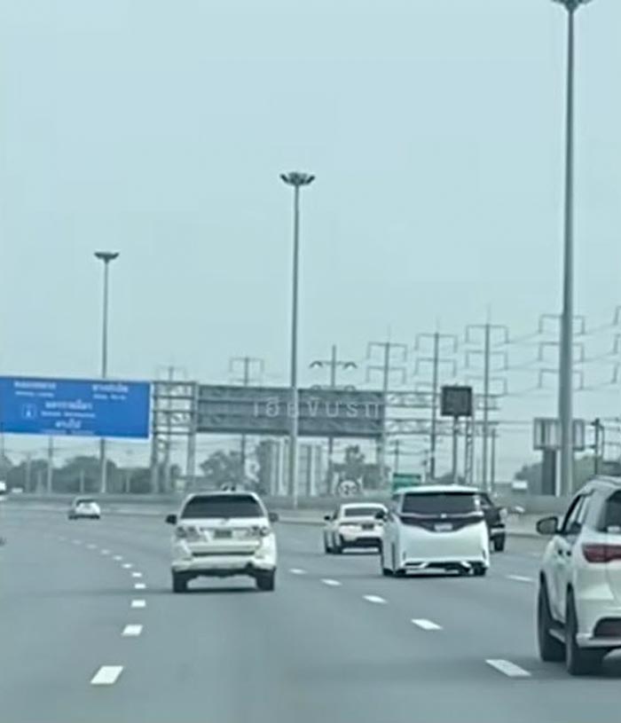 BMW ป้ายแดง ปาดหน้ากระบะ