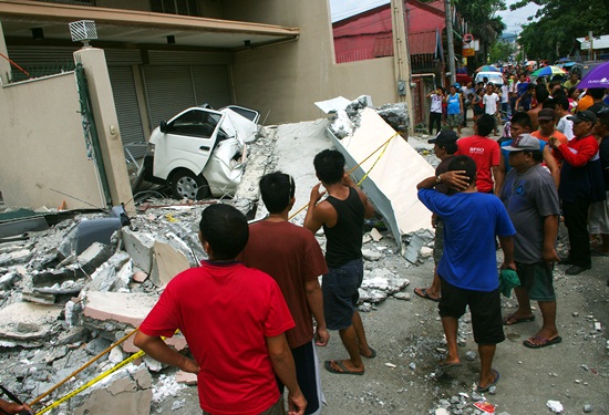  แผ่นดินไหวฟิลิปปินส์ 7.2 แมกนิจูด ยอดตายพุ่ง 32 รายแล้ว