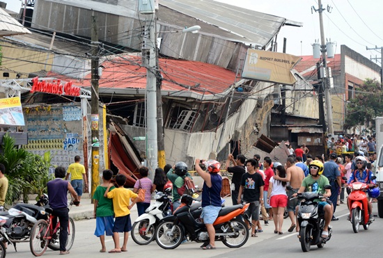  แผ่นดินไหวฟิลิปปินส์ 7.2 แมกนิจูด ยอดตายพุ่ง 32 รายแล้ว