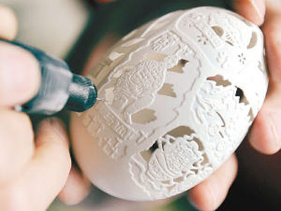 ทึ่ง! ศิลปินจีนแกะสลักเปลือกไข่ฝีมือประณีตขั้นเทพ