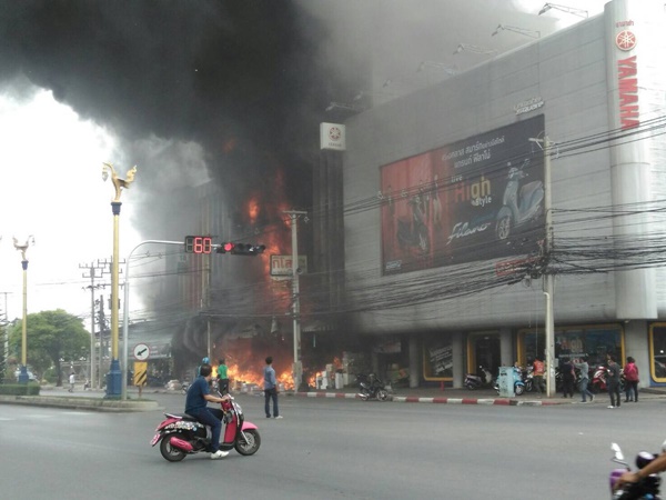 ไฟไหม้ในตลาดศรีเมือง ราชบุรี 