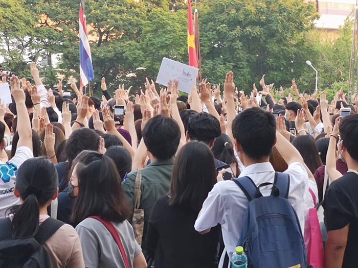 นักศึกษา รวมตัวกันแสดงพลังสนับสนุนประชาธิปไตย 