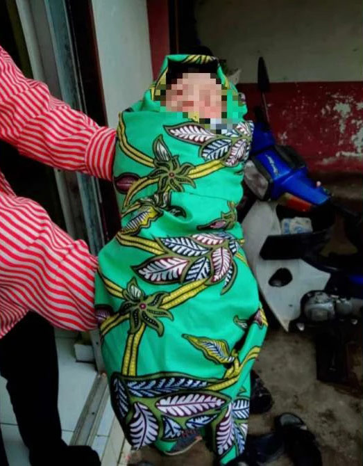 พบทารกถูกทิ้งหลังบ้าน สืบเจอต้นตอช็อก แม่เป็นพี่สาววัย 16 พ่อเป็นน้องชายวัย  14