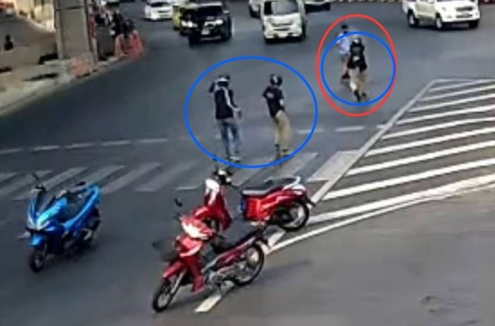 โจ๋อุกอาจ 3 รุม 1