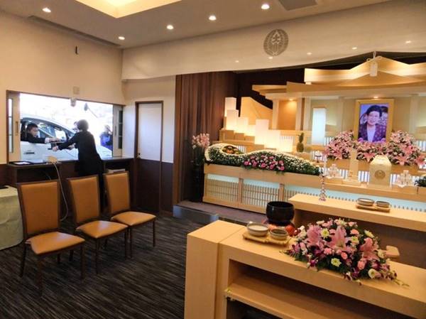 ญี่ปุ่นเปิดบริการ งานศพแบบไดร์ฟทรู