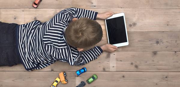 อุทาหรณ์ พ่อ-แม่ใช้ iPad เลี้ยงลูก พัฒนาการช้าจนคิดว่าเป็นออทิสติก