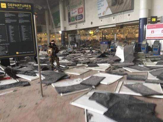 เกิดระเบิด 2 ครั้งซ้อน ที่สนามบินในบรัสเซลส์ ดับแล้ว 11 เจ็บกว่า 20 ราย