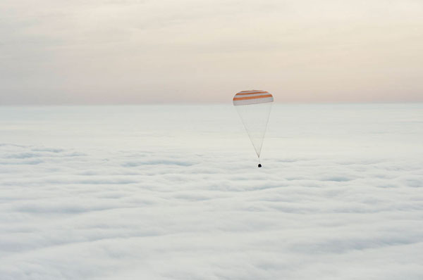 นักบินอวกาศผู้ทุบสถิติอยู่บนอวกาศนานสุดในโลก กลับถึงโลกแล้ว