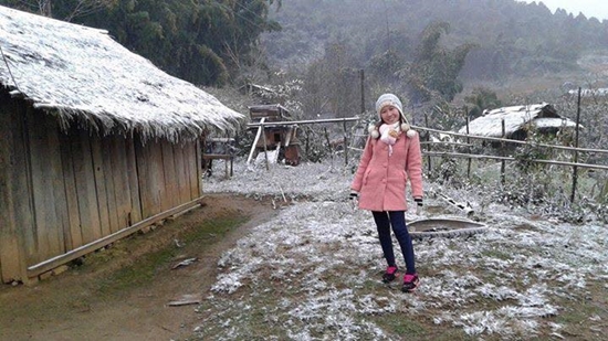 ฮือฮา คลิปหิมะตกที่ลาว หนาวจนใบไม้หัก-ชาวบ้านแห่ถ่ายรูป