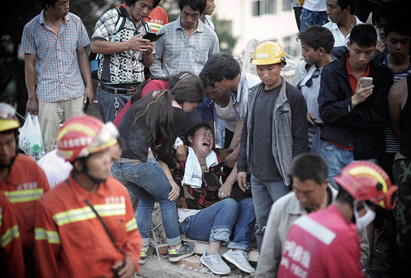 แผ่นดินไหวจีน พบแล้ว 615 ศพ เตือนรับมือเชื้อโรคระบาด