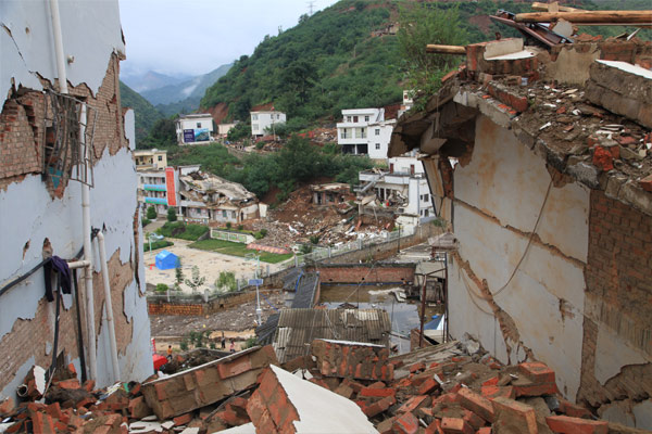 แผ่นดินไหวจีน ยูนนาน ตายพุ่ง 398 เร่งค้นหาผู้รอดชีวิต
