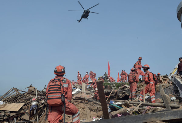 แผ่นดินไหวจีน พบแล้ว 615 ศพ เตือนรับมือเชื้อโรคระบาด