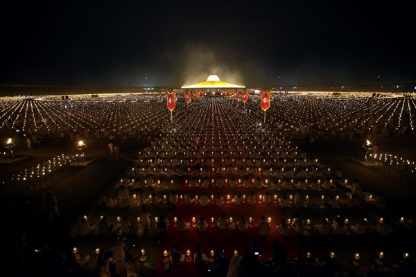  AFP ตีแผ่ภาพปฏิบัติธรรมในวัดธรรมกาย ประหนึ่งเป็นฉากหนังไซไฟยังไงยังงั้น