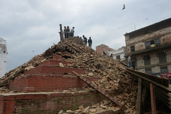 แผ่นดินไหวเนปาล ยอดผู้เสียชีวิตพุ่งต่อเนื่อง ล่าสุดอยู่ที่ 1,805 ราย