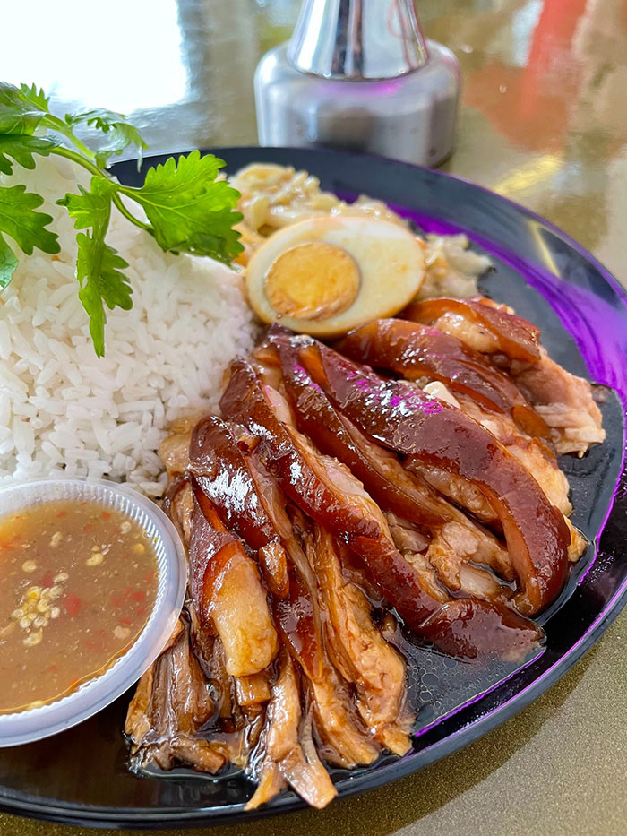 ร้านข้าวหาหมูแบบไทย ๆ 