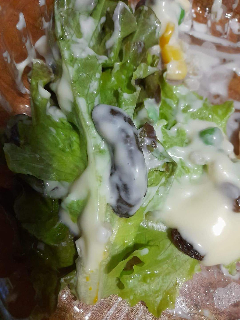 ซื้อสลัดผักจากร้านในห้าง กินเกือบหมด เพิ่งเห็นบางอย่างสีดำ