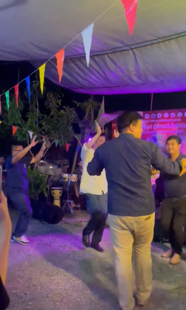 ธนาธร