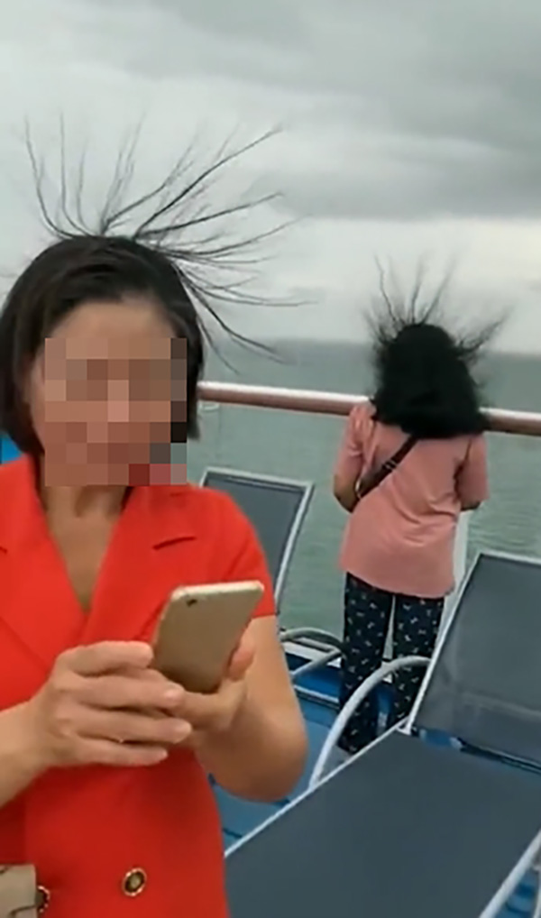 ไวรัลคลิป นทท ล่องเรือ เห็นผมชี้ตั้งยืนหัวเราะ