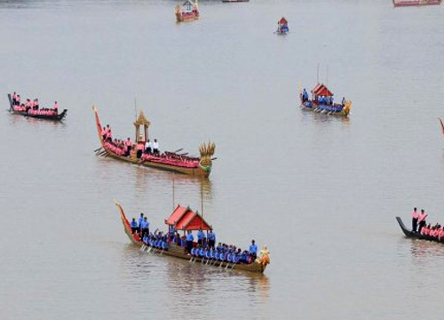 ทัพเรือซ้อมย่อยกระบวนเรือพระราชพิธีครั้งที่ 6