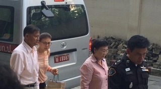 พ่อแม่ท่านผู้หญิงศรีรัศมิ์