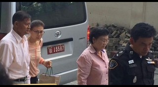 พ่อแม่ท่านผู้หญิงศรีรัศมิ์