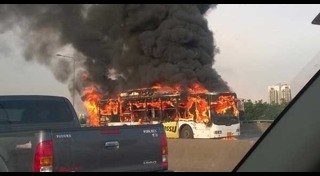 ไฟไหม้รถเมล์