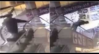 คนตกห้างสรรพสินค้า