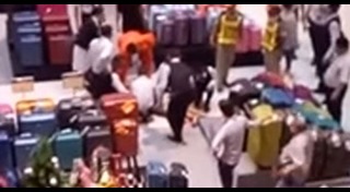 คนตกห้างสรรพสินค้า