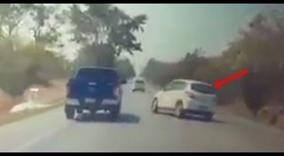 รถเก๋งปาดหน้า