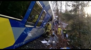 รถไฟชนกัน