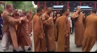 พระตีกัน