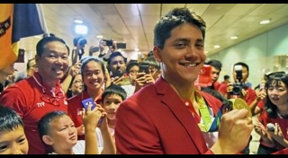 นักกีฬาว่ายน้ำชาย