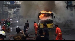 ไฟไหม้รถเมล์