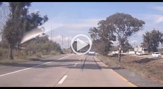 รถสิบล้อปาดหน้า