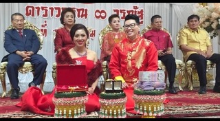 หญิงแต่งหญิง