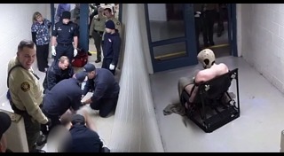 ทำร้ายนักศึกษา