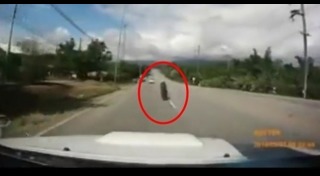 รถบรรทุกล้อหลุด