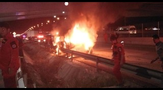 ไฟไหม้รถตู้