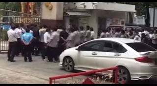 ช่างกลตีกัน