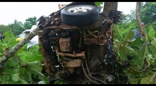 รถเก๋งแหกโค้ง