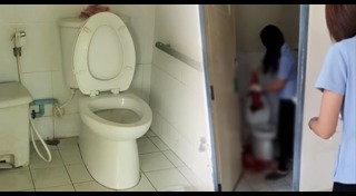 คลอดลูกขณะเข้าส้วม