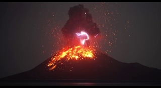 ภูเขาไฟระเบิดที่อินโดนีเซีย