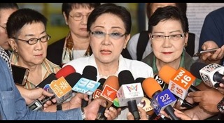 ป้าทุบรถ