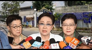 ป้าทุบรถ