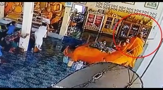 พระตีกัน