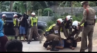 รถแหกด่าน