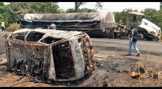 รถบรรทุกน้ำมันคว่ำ