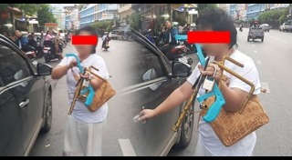 ตำรวจล็อกล้อรถ