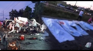 รถตู้ชนรถพ่วง