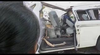 รถตู้ชนรถพ่วง